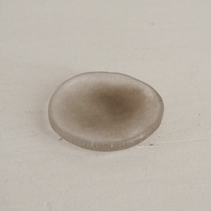 8　小皿  茶　松尾由美