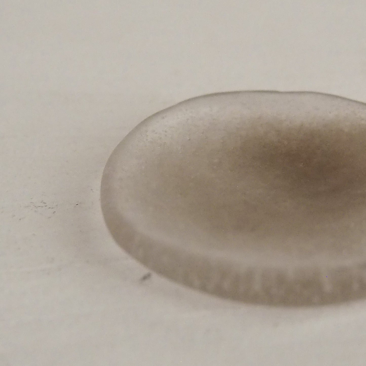 8　小皿  茶　松尾由美