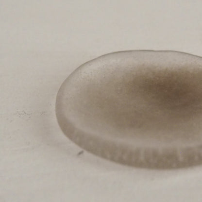 8　小皿  茶　松尾由美