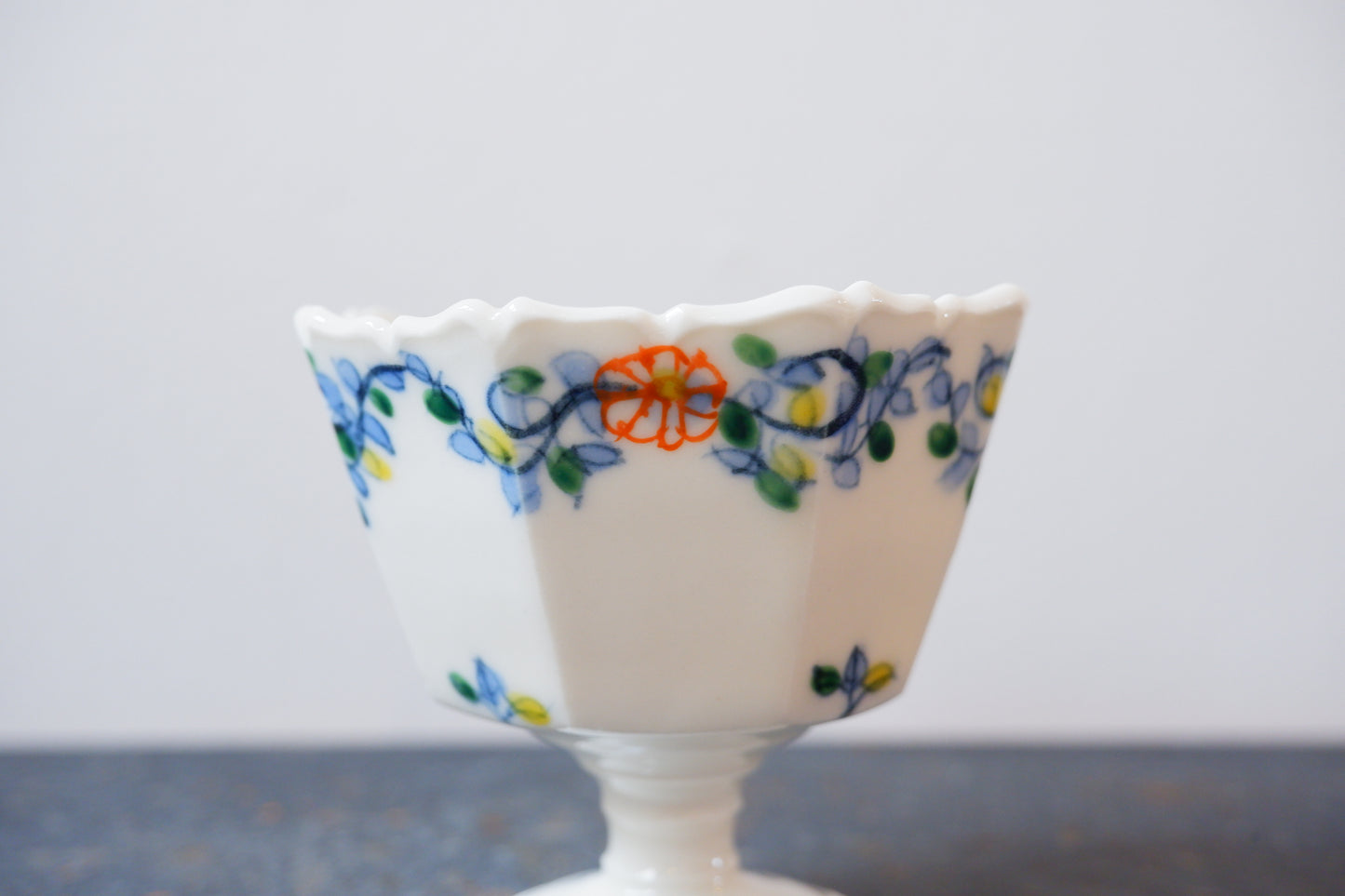 呉須赤絵輪花髙杯　①