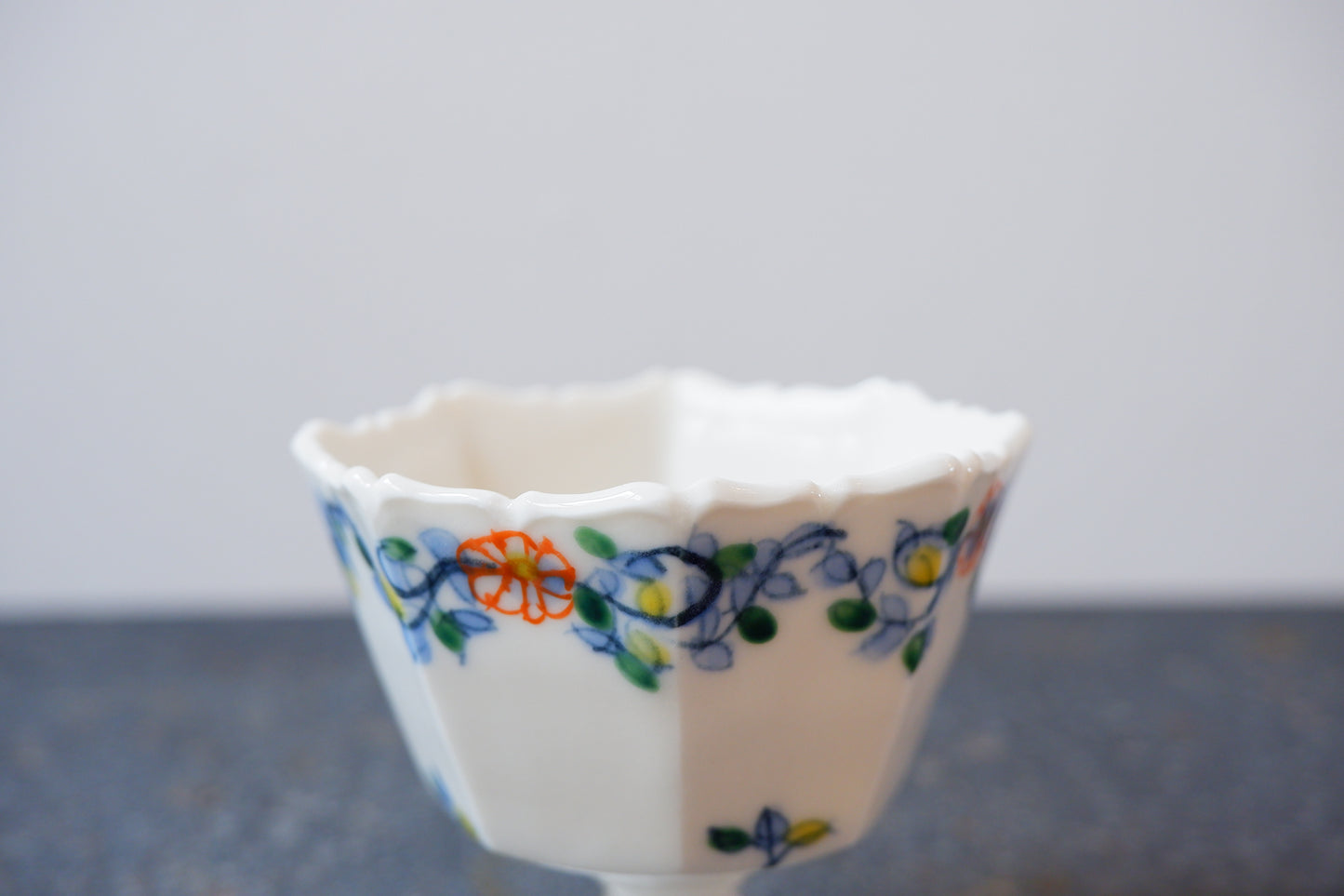 呉須赤絵輪花髙杯　①