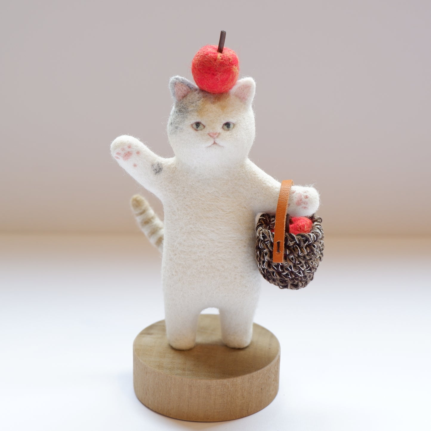 21　りんごと猫 | ヒツジフエルト縮絨室