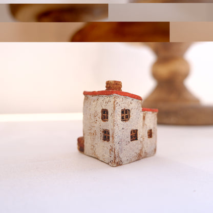 48　二段屋根のおうち(レンガ色) | casetta