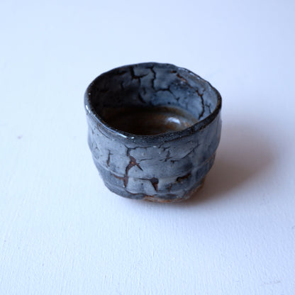 1-1　ぐいのみ（グレー） | 芳賀龍一