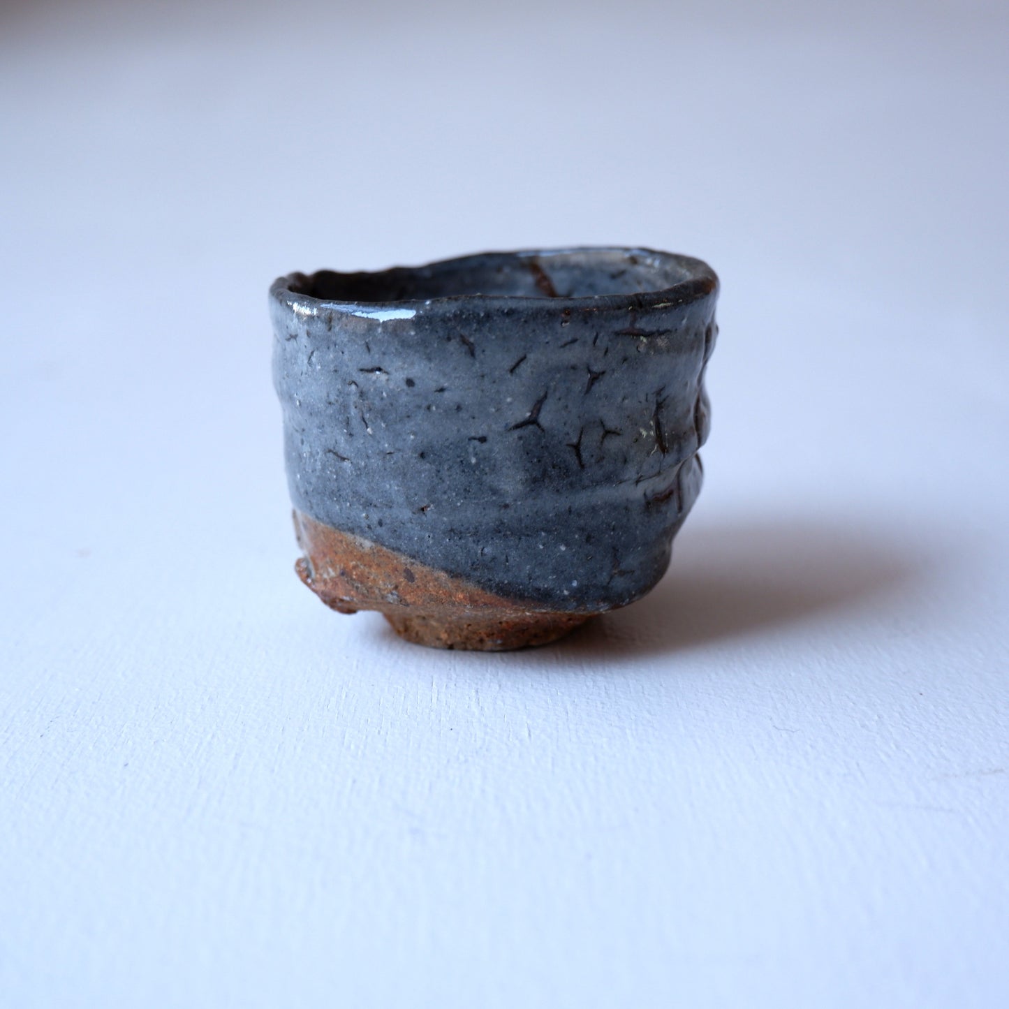 1-1　ぐいのみ（グレー） | 芳賀龍一