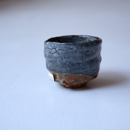 1-1　ぐいのみ（グレー） | 芳賀龍一