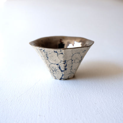 8　裂文銀彩八角盃 | 平松龍馬