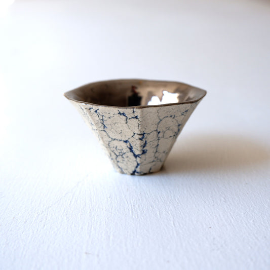 8　裂文銀彩八角盃 | 平松龍馬