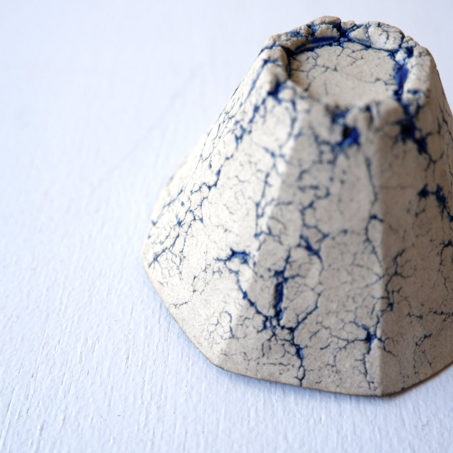 8　裂文銀彩八角盃 | 平松龍馬