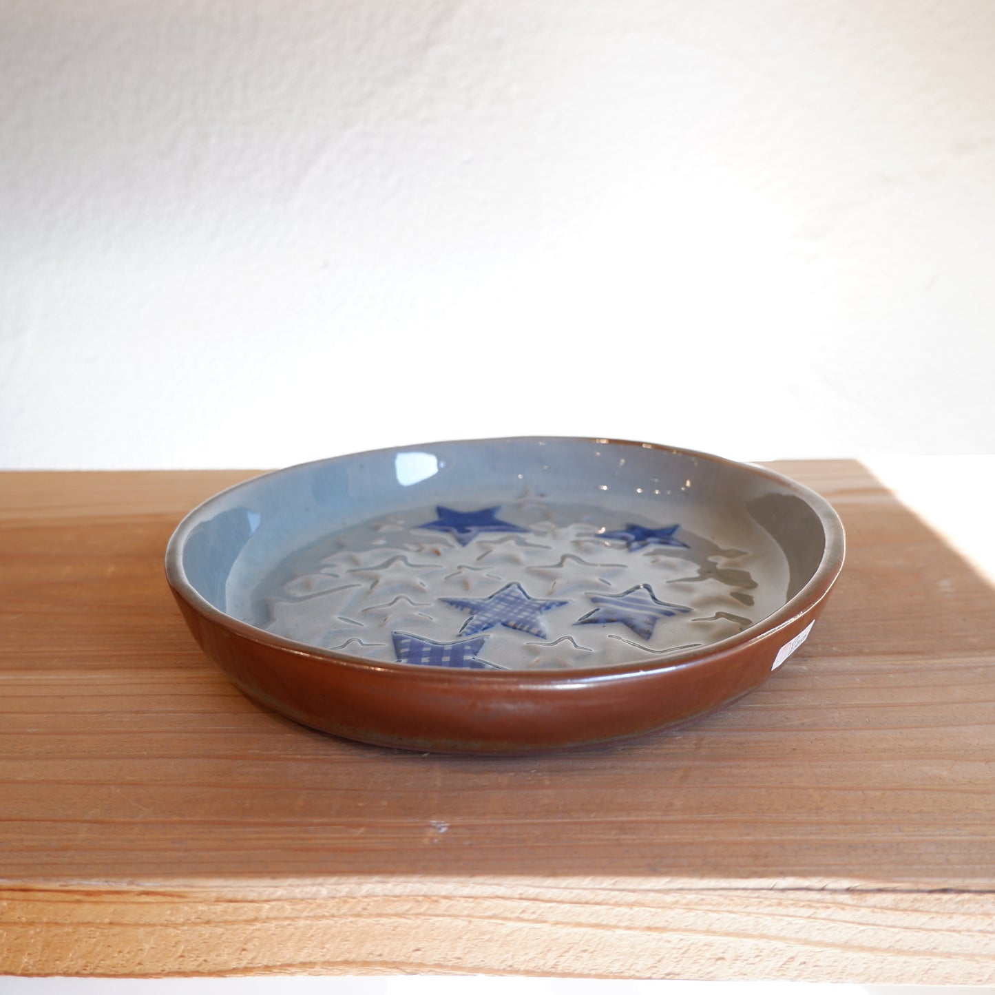 1　エンボス皿 青 ｜ 相澤かなえ