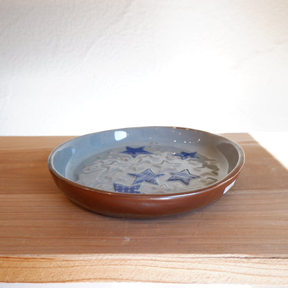 1　エンボス皿 青 ｜ 相澤かなえ