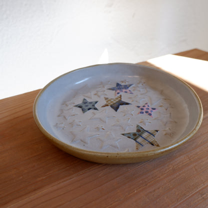 2　エンボス皿 白 ｜ 相澤かなえ