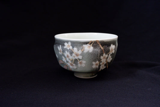 釉描色絵磁器 銀彩桜図 茶碗