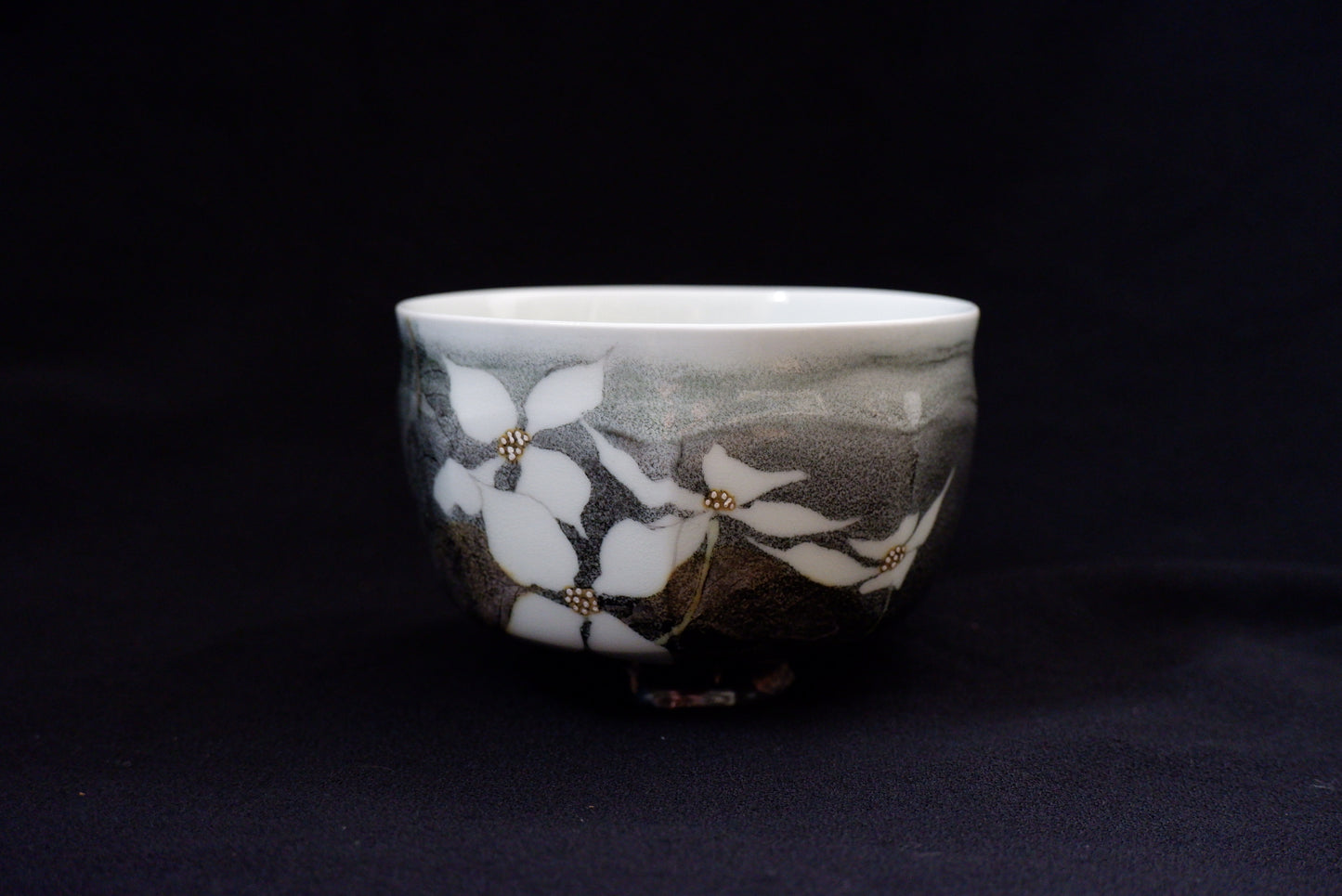 釉描色絵磁器 銀彩山法師図 茶碗
