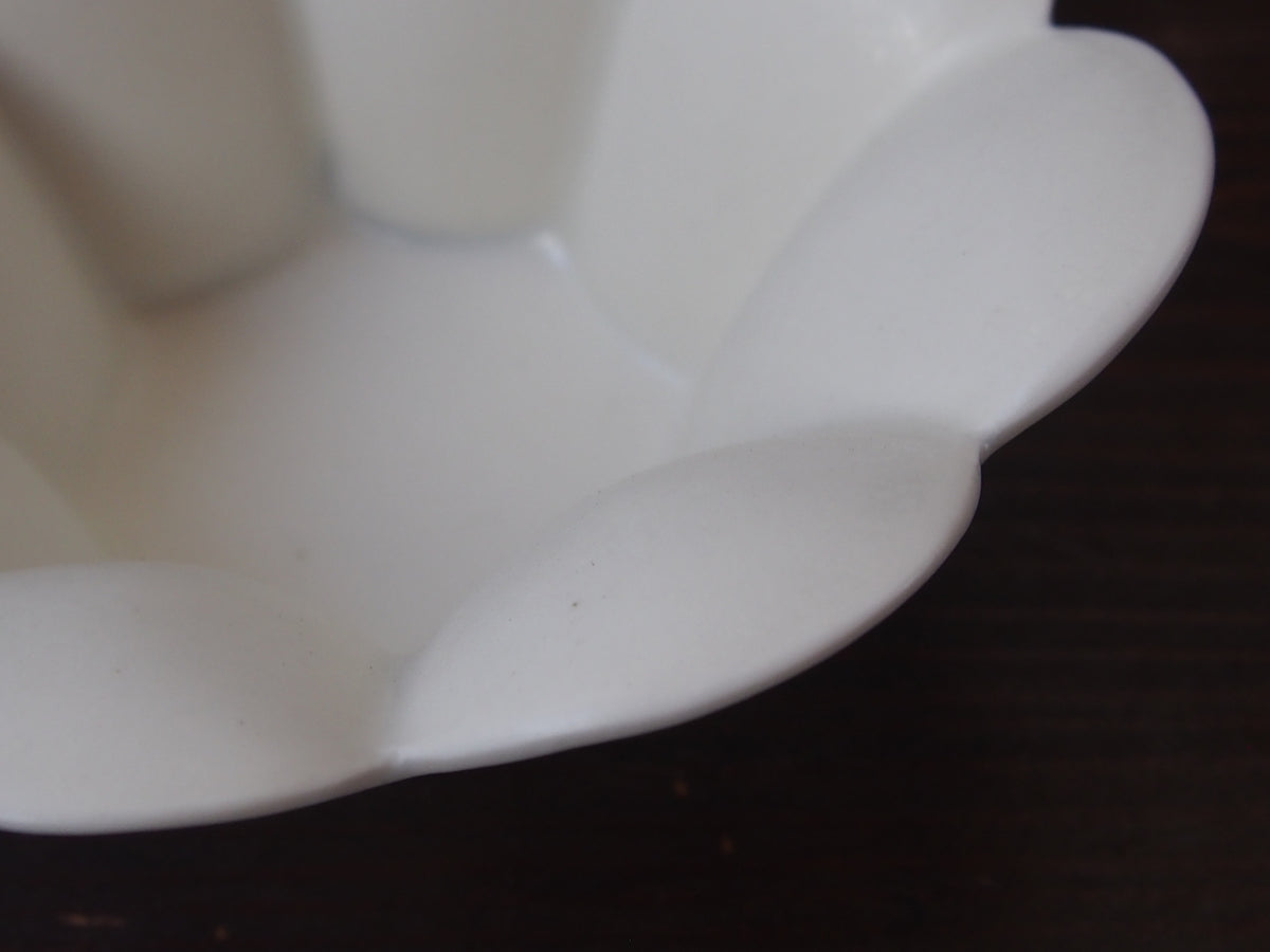 白磁花形小鉢