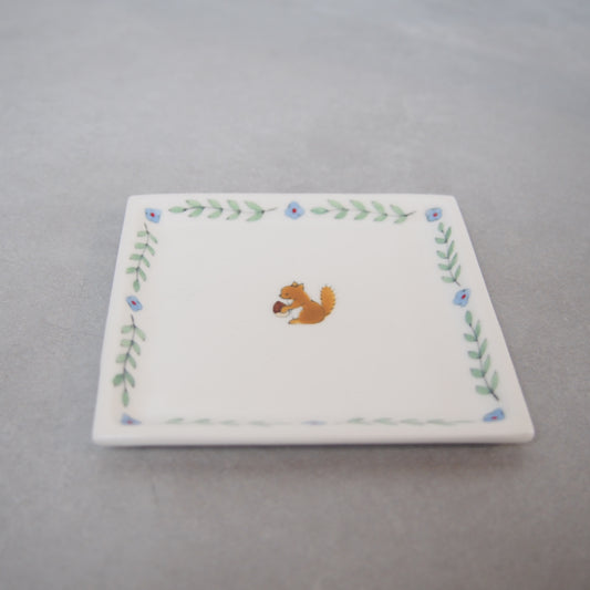 5　絵付プレート小皿(りす) | 井川絢子