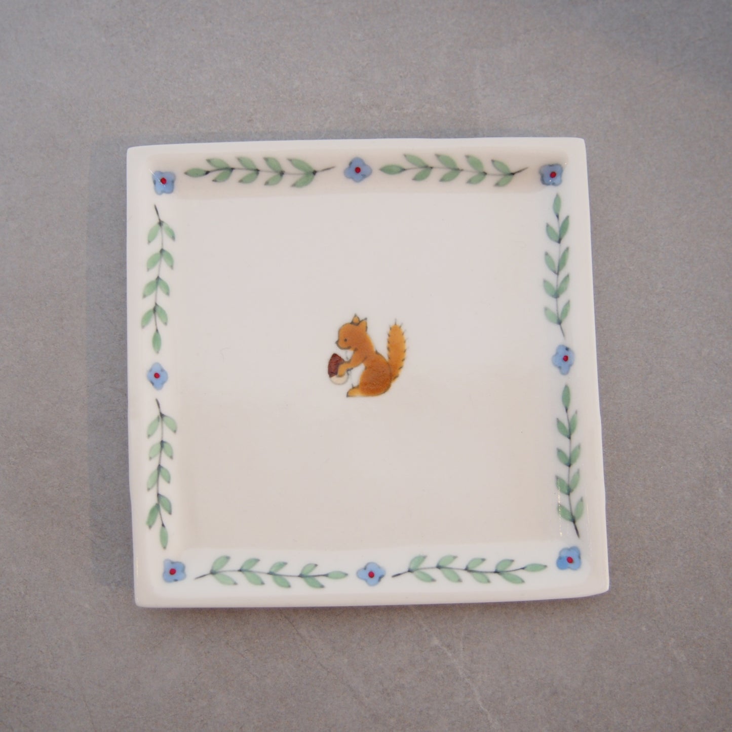 5　絵付プレート小皿(りす) | 井川絢子