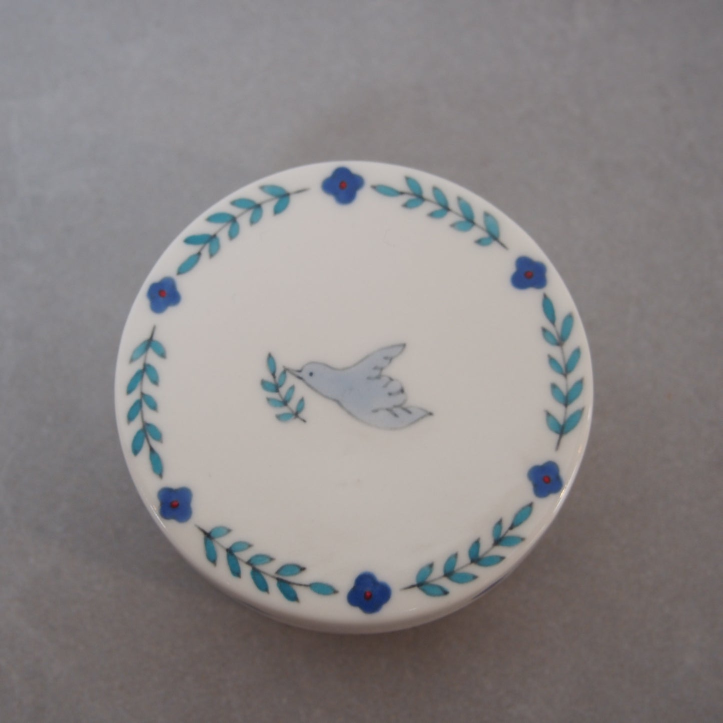 14　絵付ふたもの丸型(はと) | 井川絢子