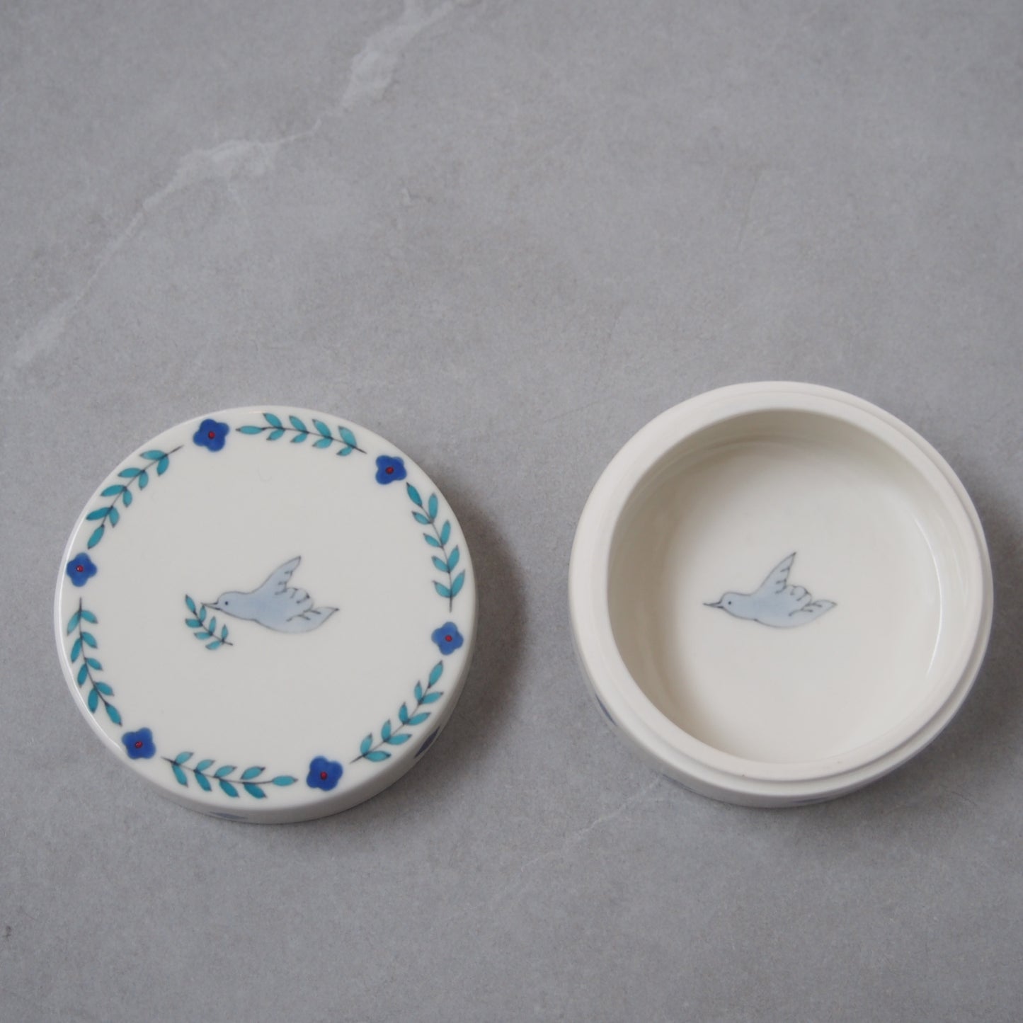 14　絵付ふたもの丸型(はと) | 井川絢子