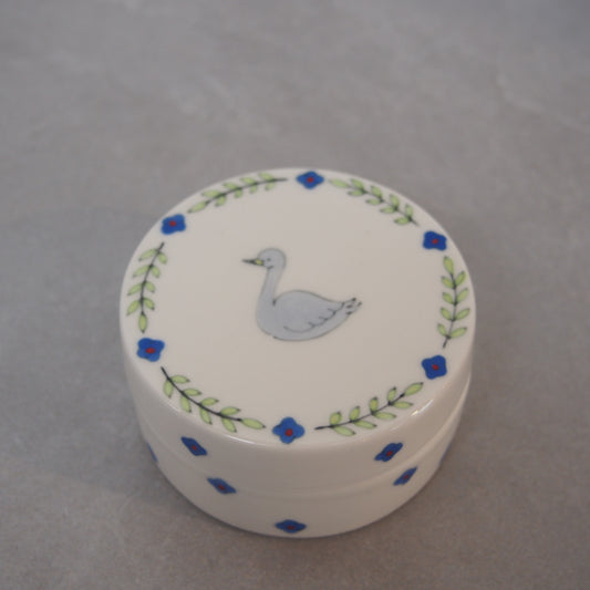 17　絵付ふたもの丸型(白鳥) | 井川絢子