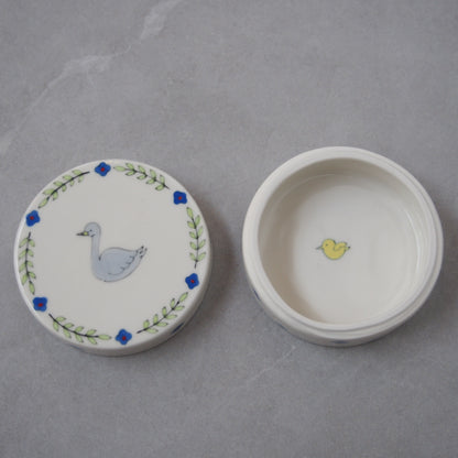 17　絵付ふたもの丸型(白鳥) | 井川絢子