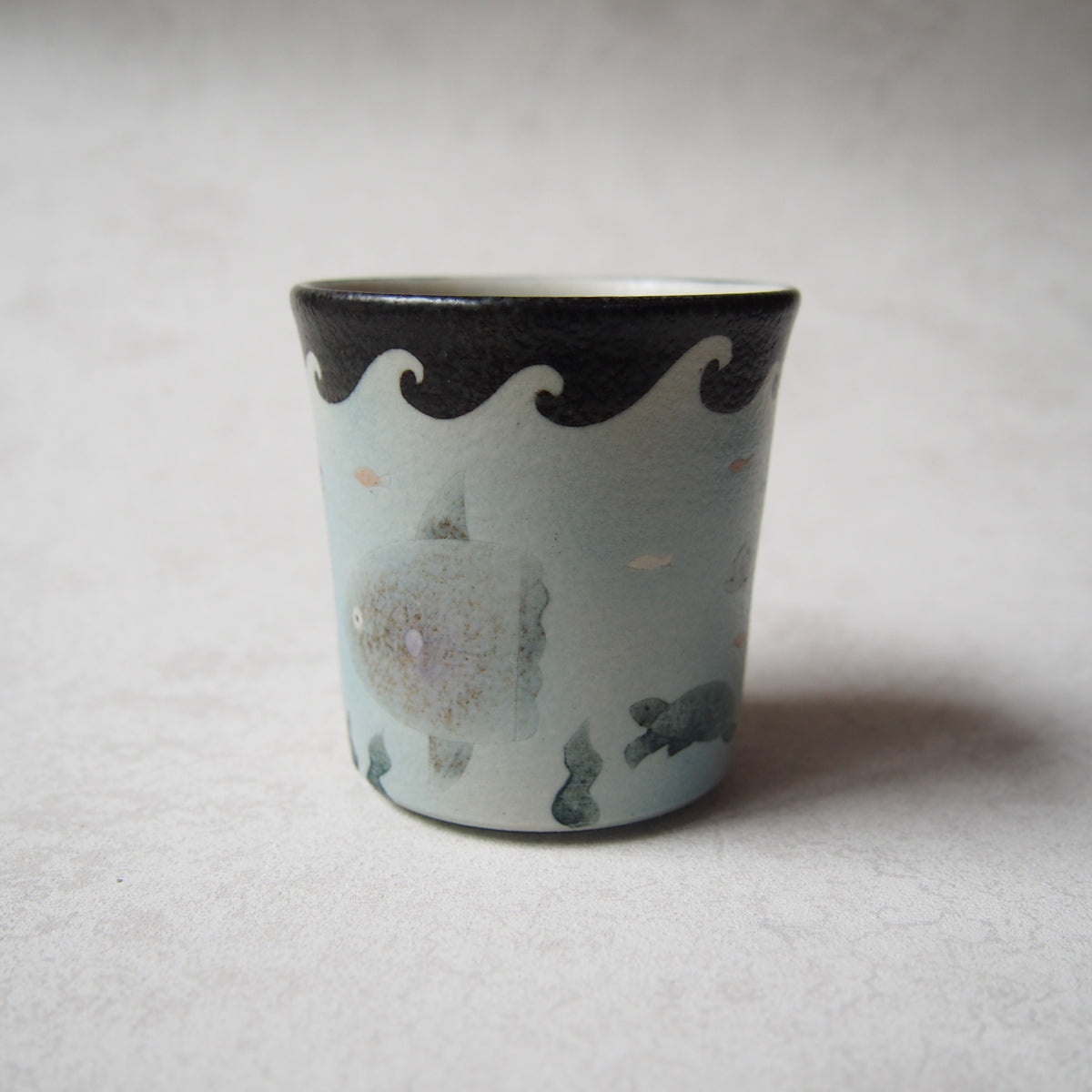 23-2　トールリーフカップ海のなかま | はるな陶芸工房