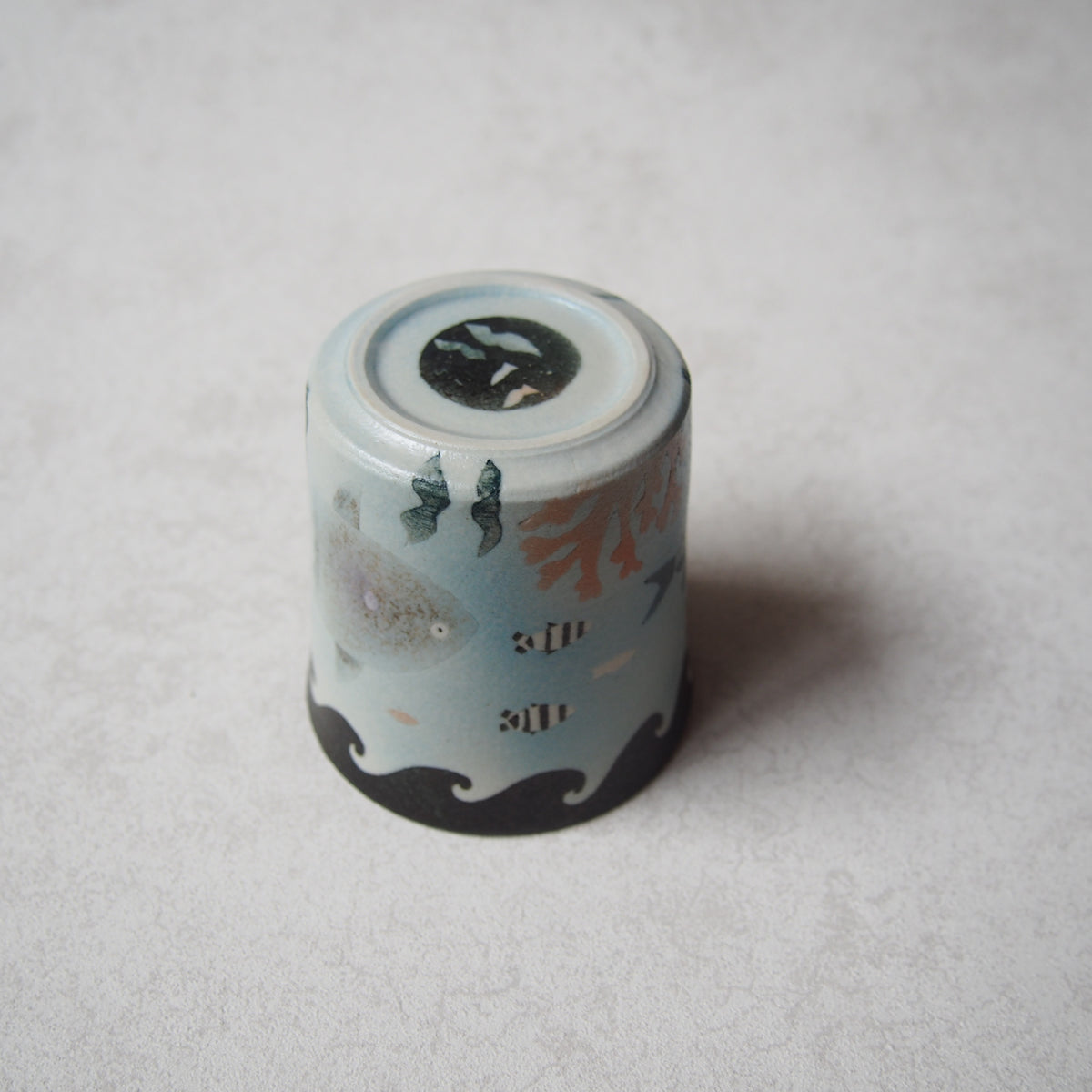 23-2　トールリーフカップ海のなかま | はるな陶芸工房