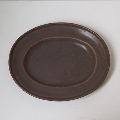 １４．ダ円皿（大）茶