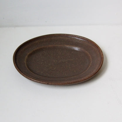 １５．ダ円皿（中）茶