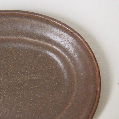 １５．ダ円皿（中）茶