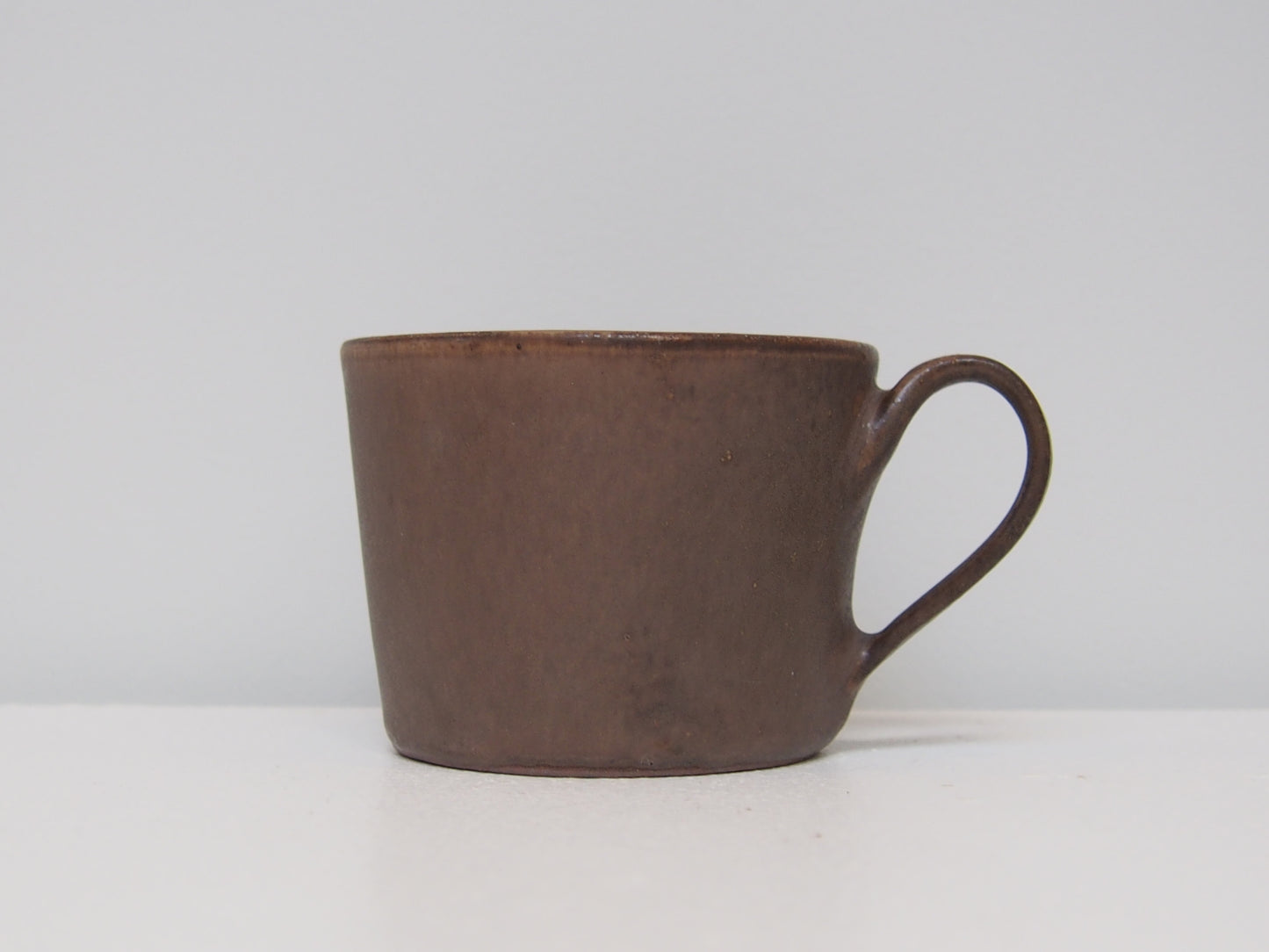 １．コーヒーカップ　茶