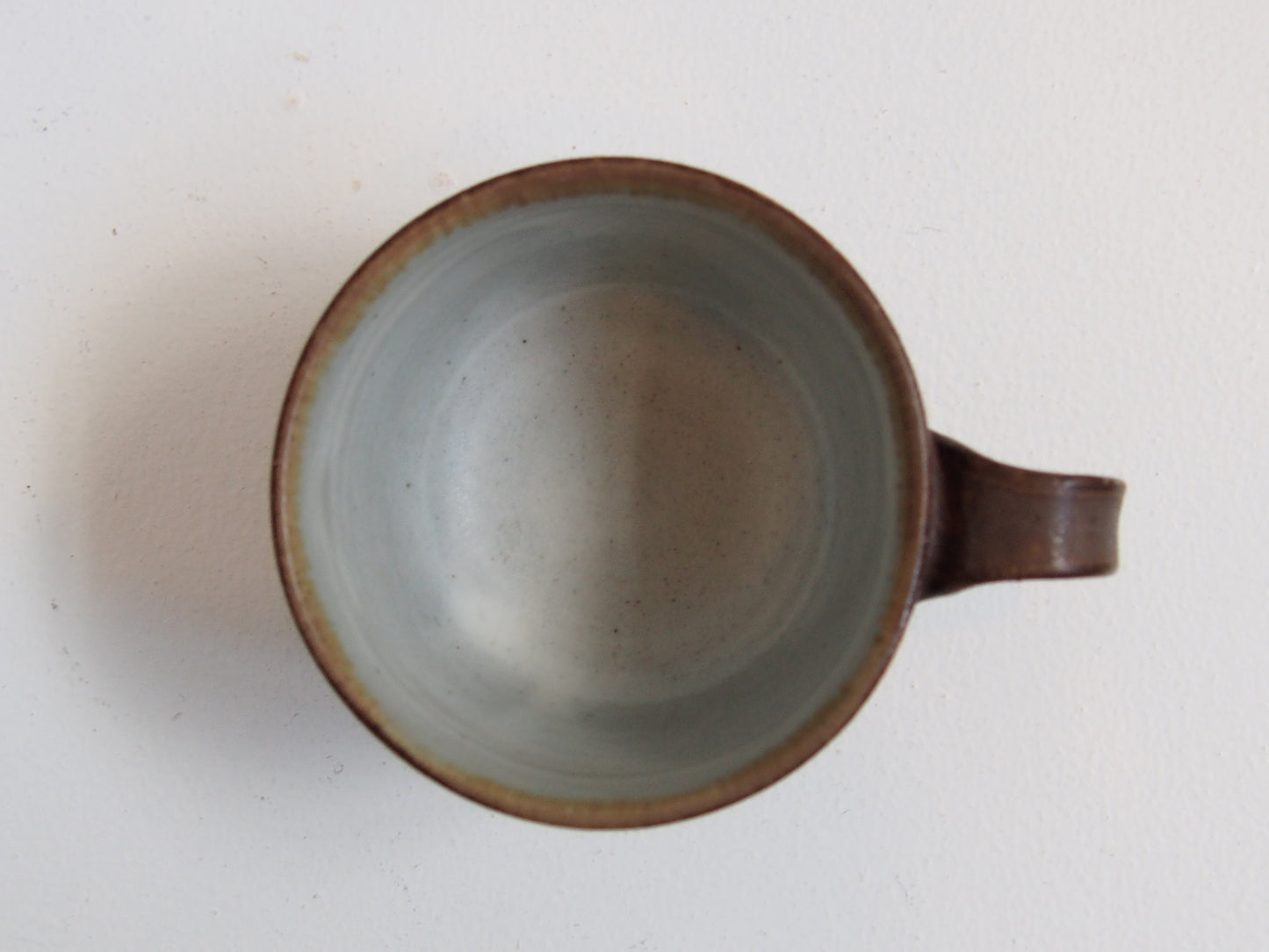 １．コーヒーカップ　茶