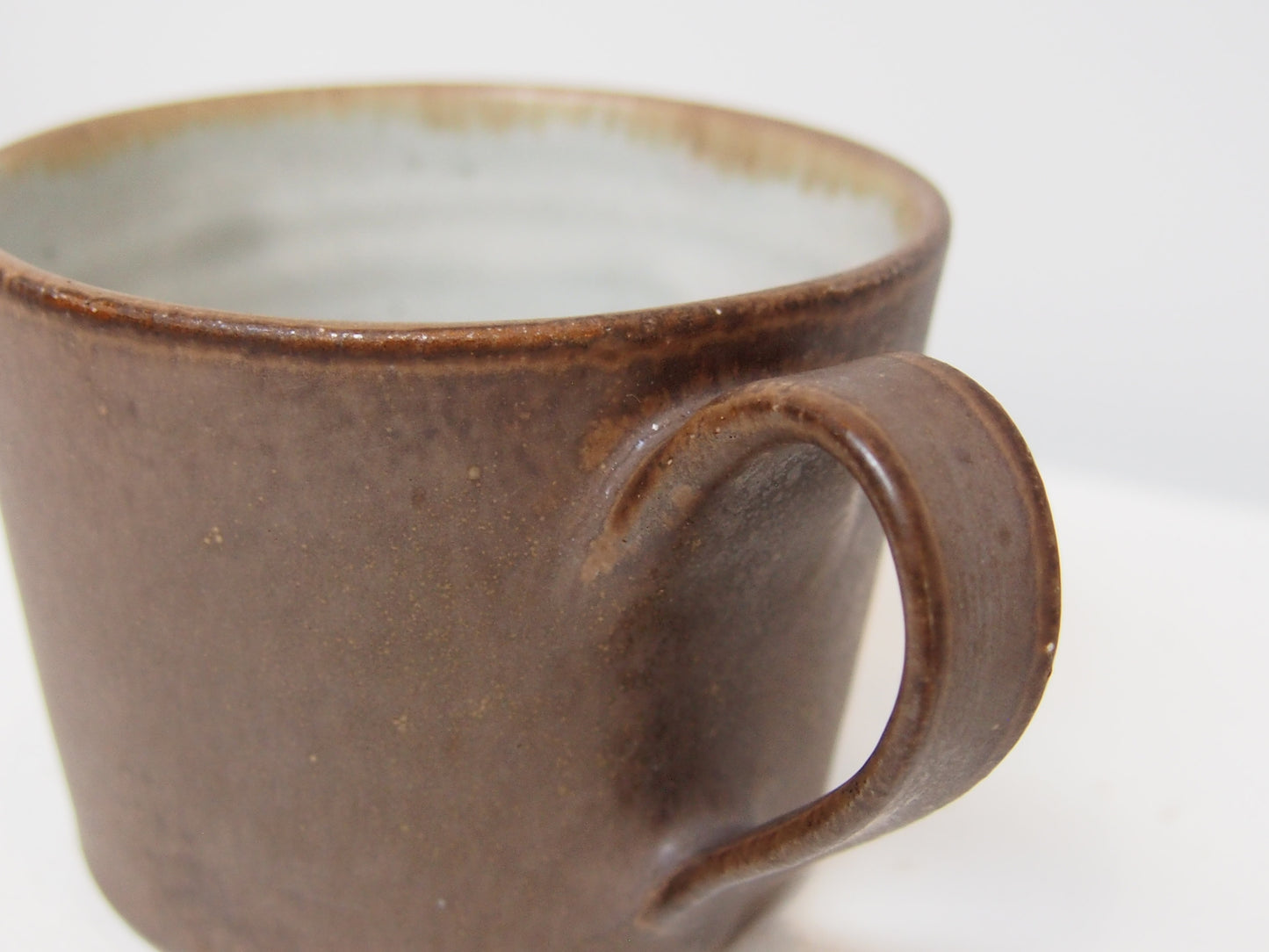 １．コーヒーカップ　茶