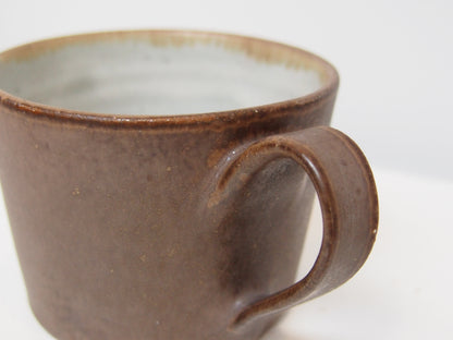 １．コーヒーカップ　茶