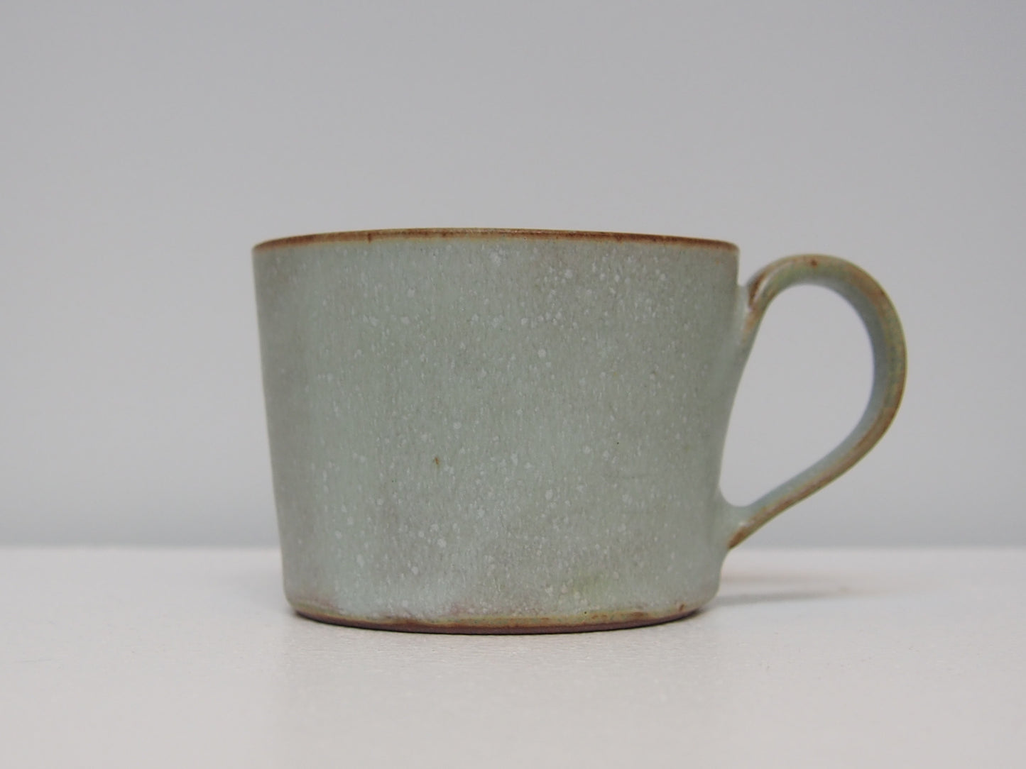 １．コーヒーカップ　グレー