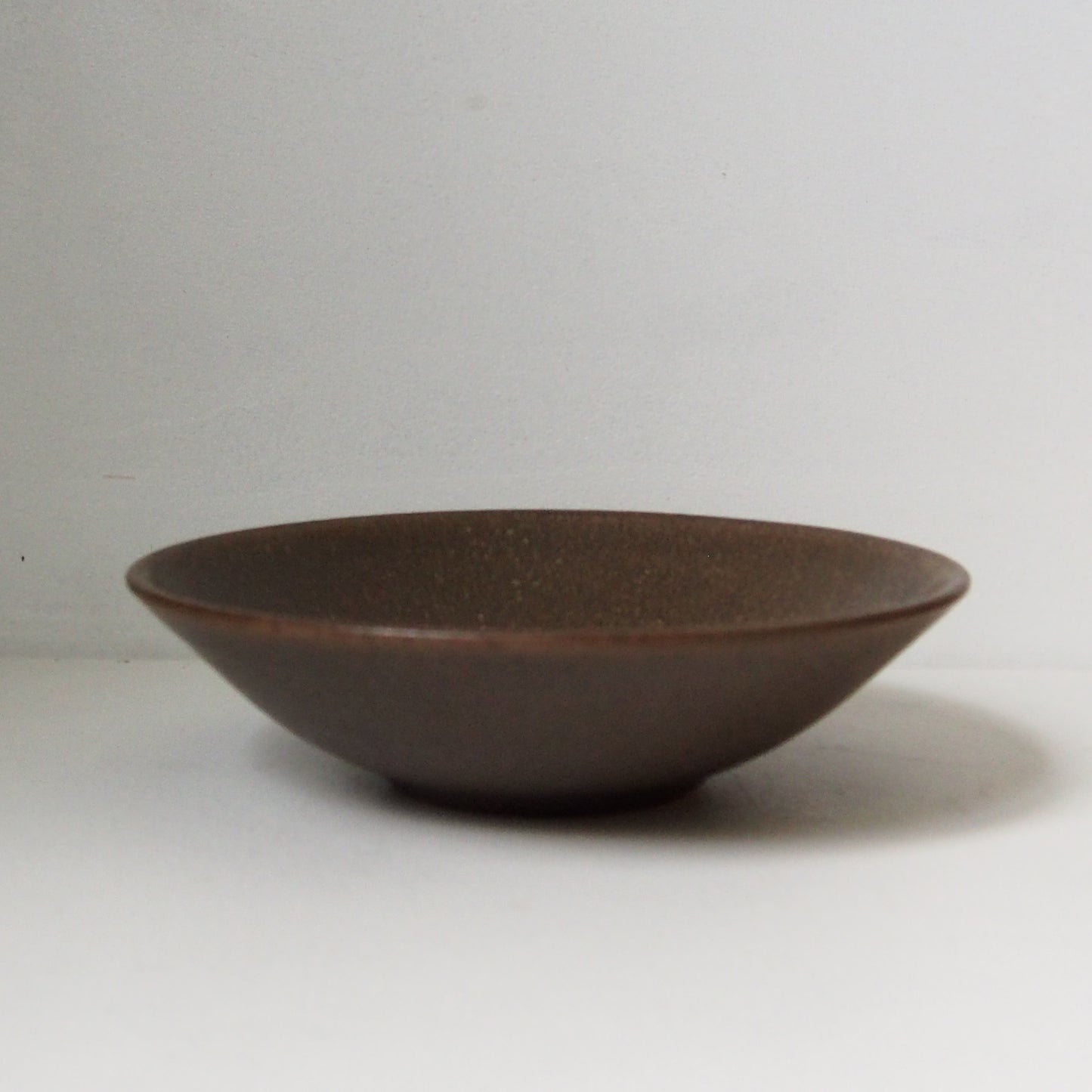 １７．六寸浅鉢　茶