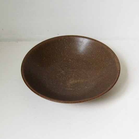 １７．六寸浅鉢　茶