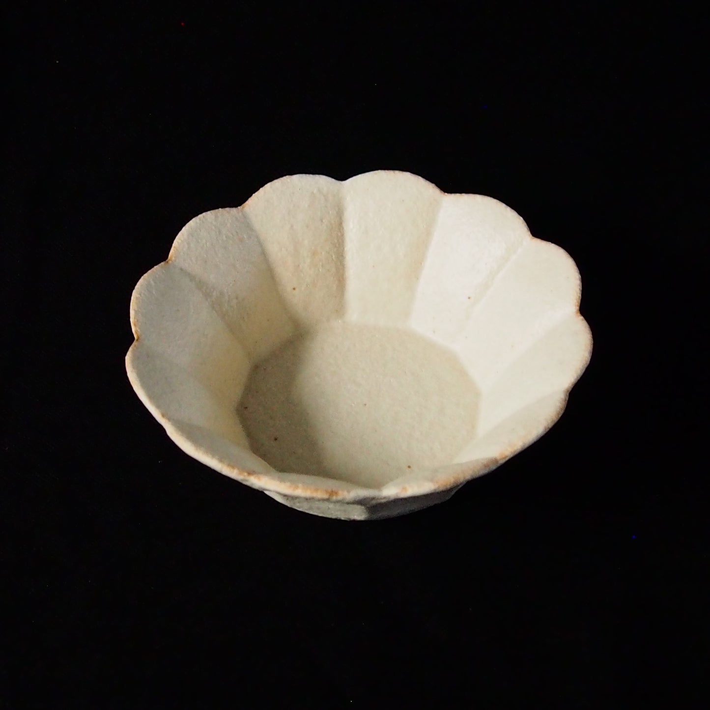 白釉輪花鉢（L)