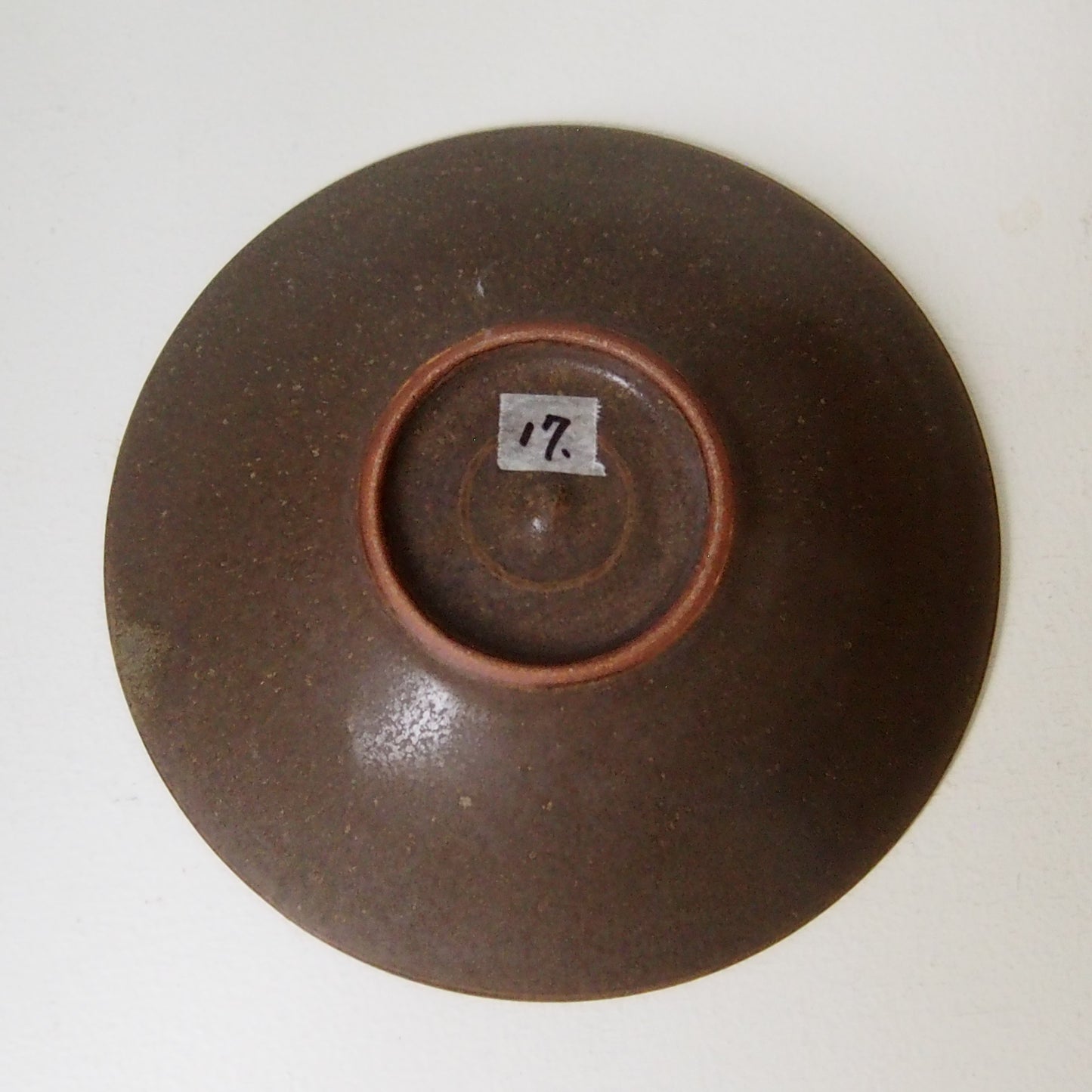 １７．六寸浅鉢　茶