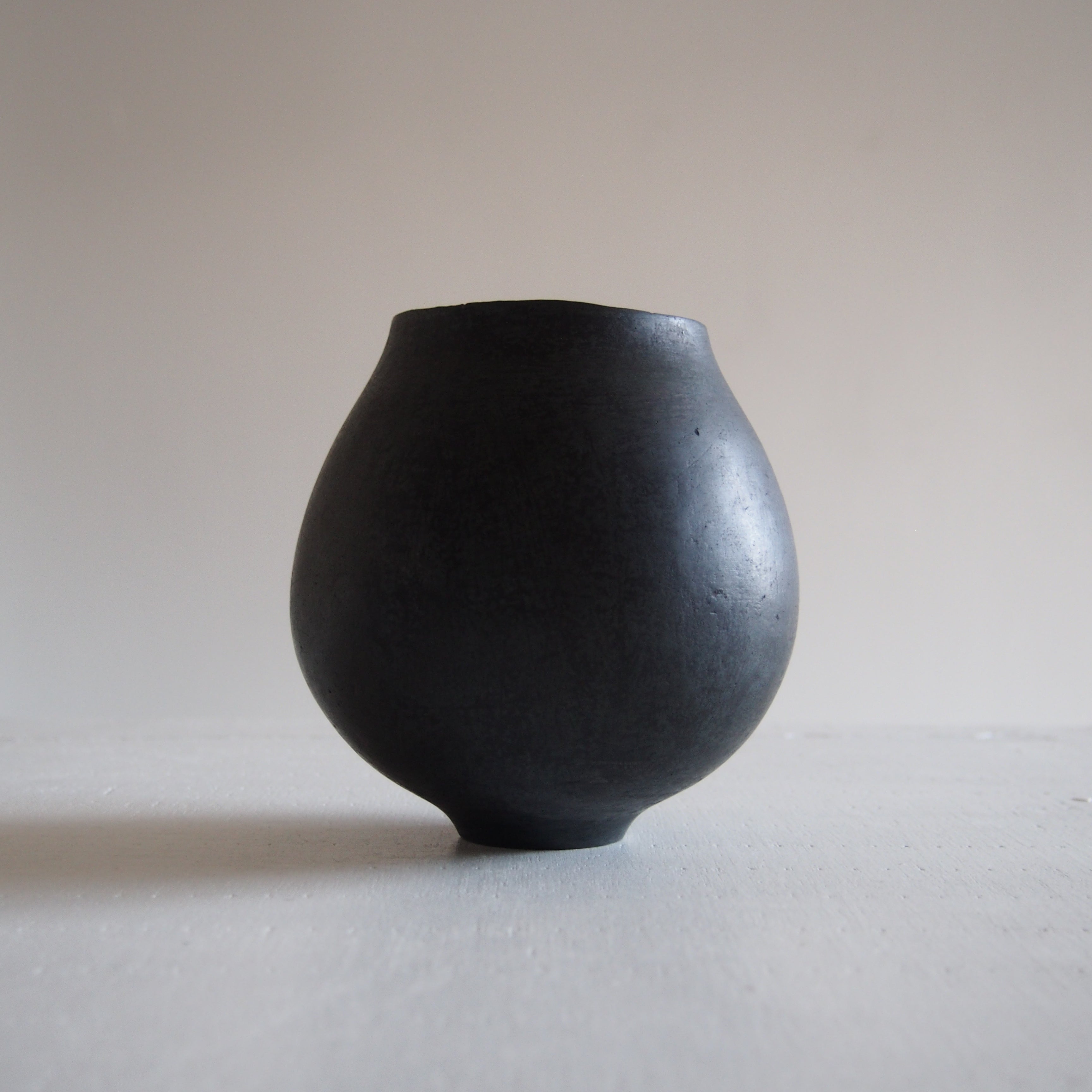 小野澤 弘一】35 KURO 花器 | 益子のギャラリー もえぎ – moegi