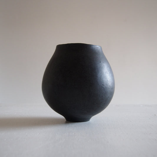 35 KURO 花器 | 小野澤 弘一