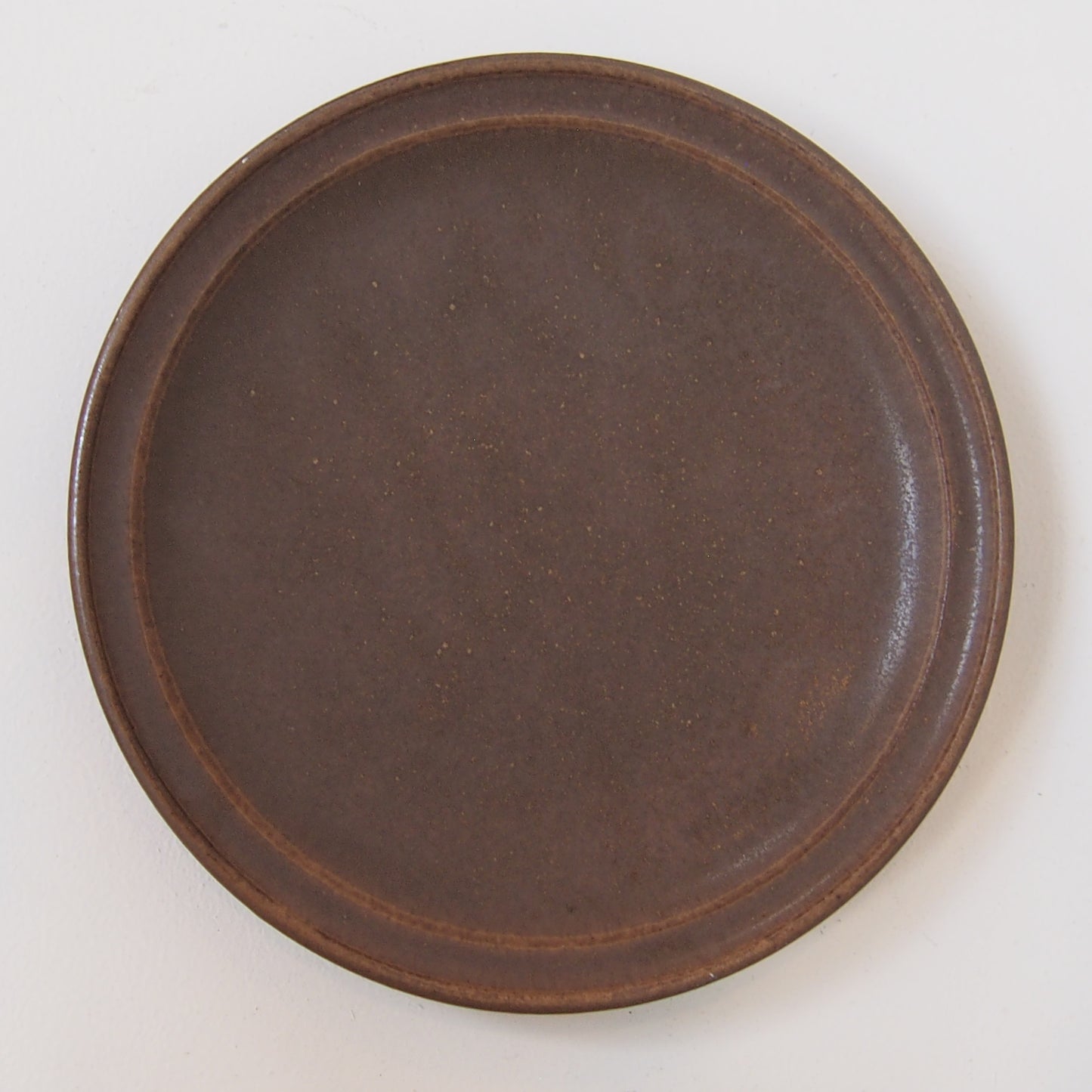 ６．七寸リム皿　茶
