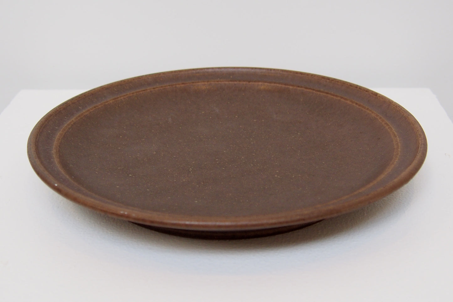 ６．七寸リム皿　茶