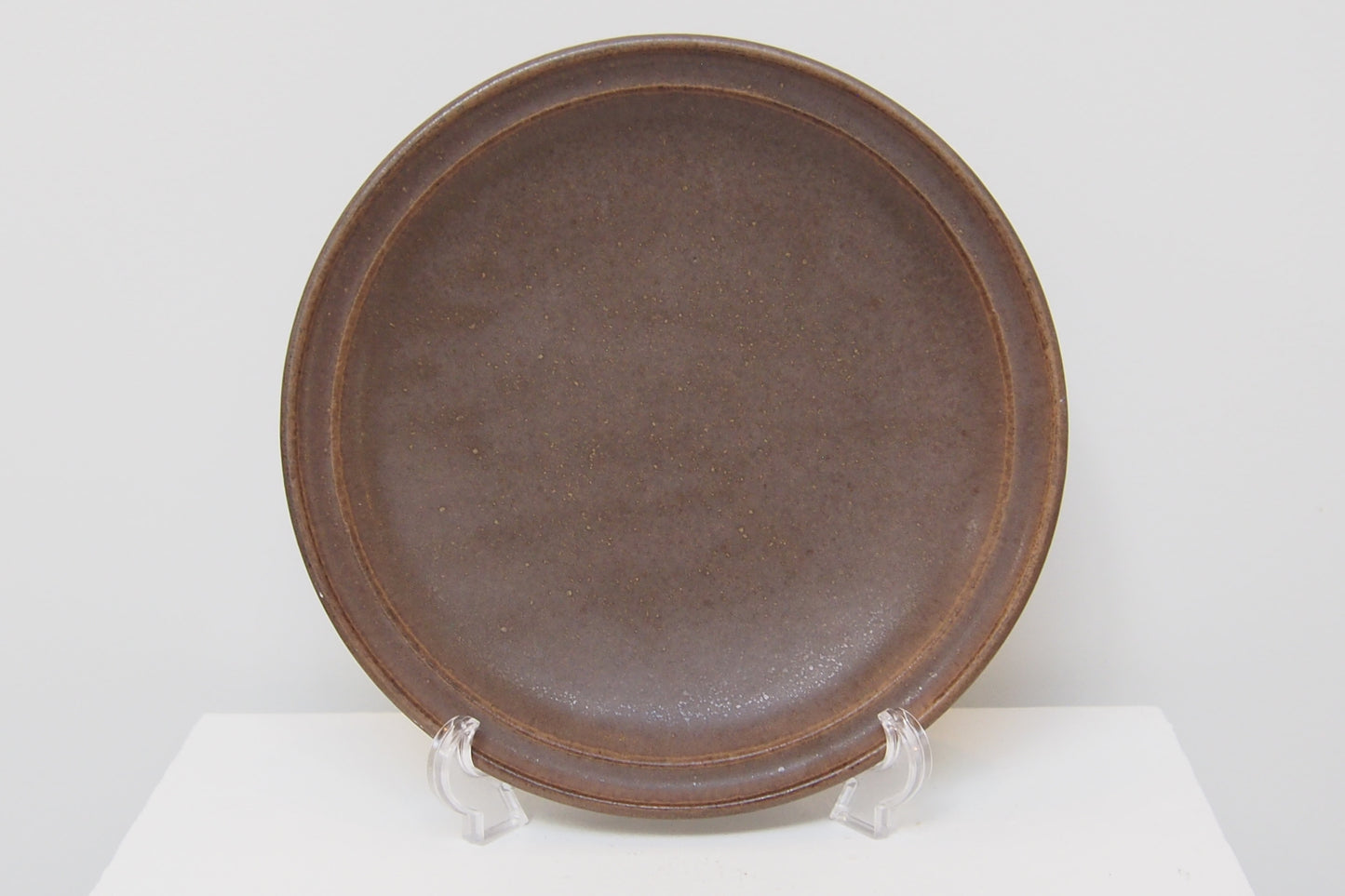 ６．七寸リム皿　茶