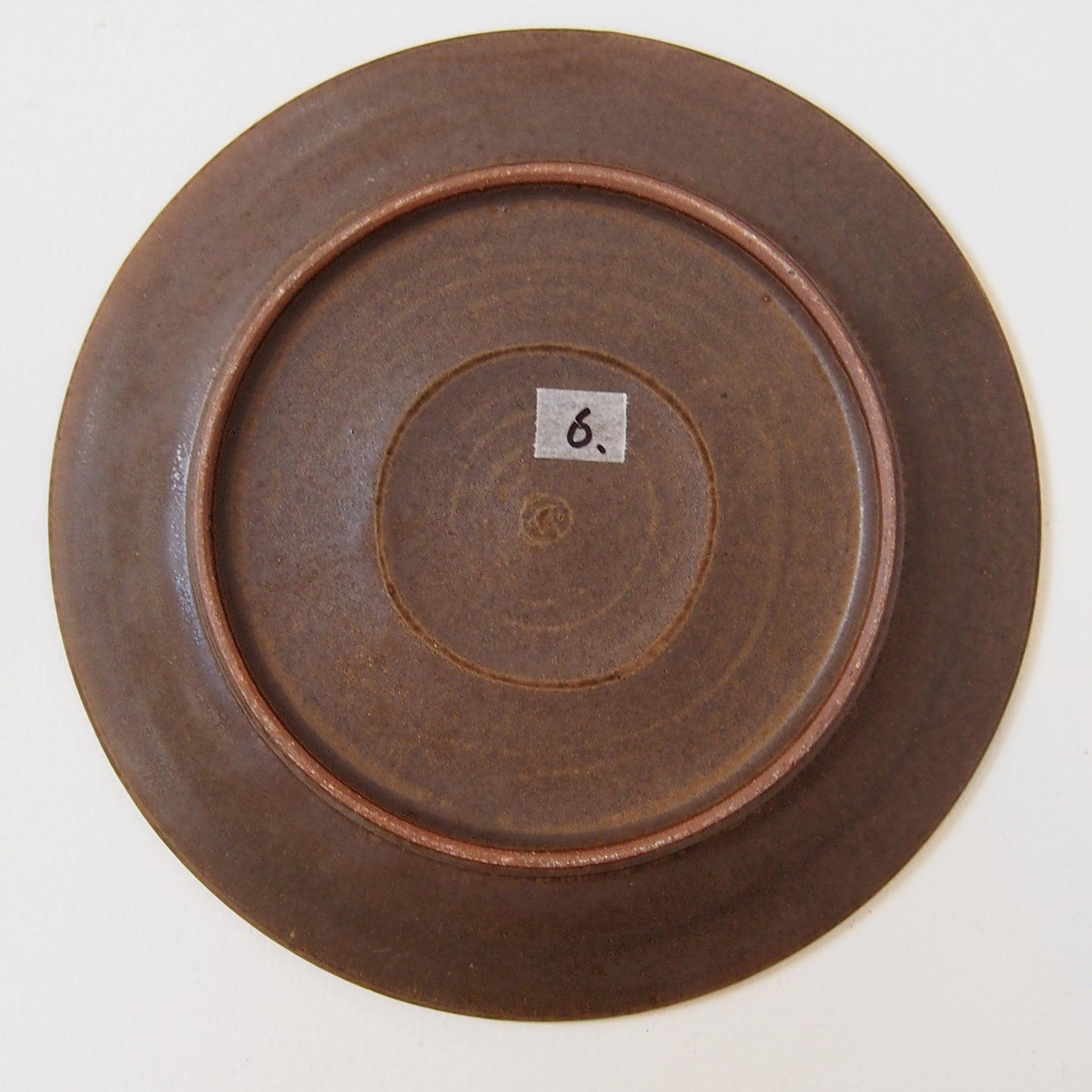 ６．七寸リム皿　茶