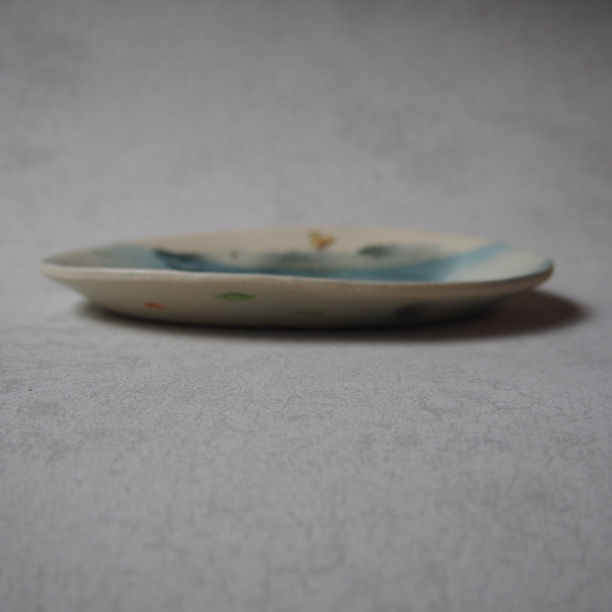 48-2　オーバルプレートSワニとイカ | はるな陶芸工房