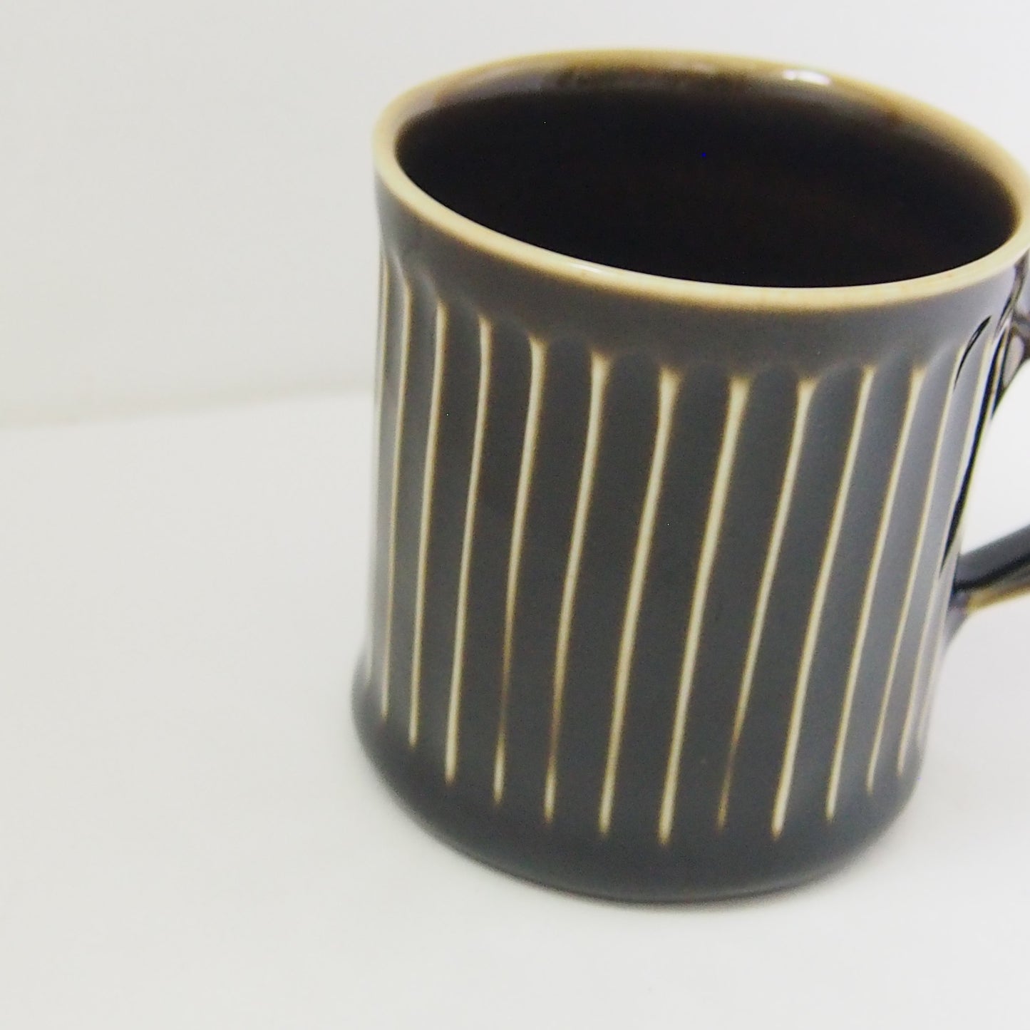 8　茶青磁マグカップ（大） | 横尾聡