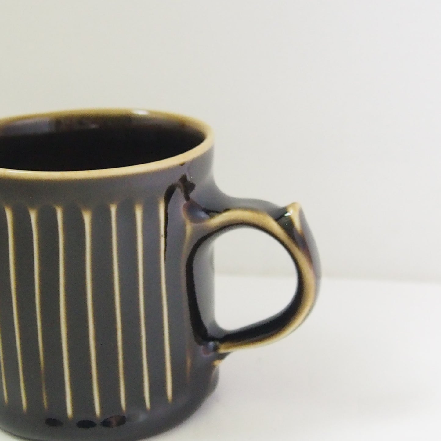 8　茶青磁マグカップ（大） | 横尾聡