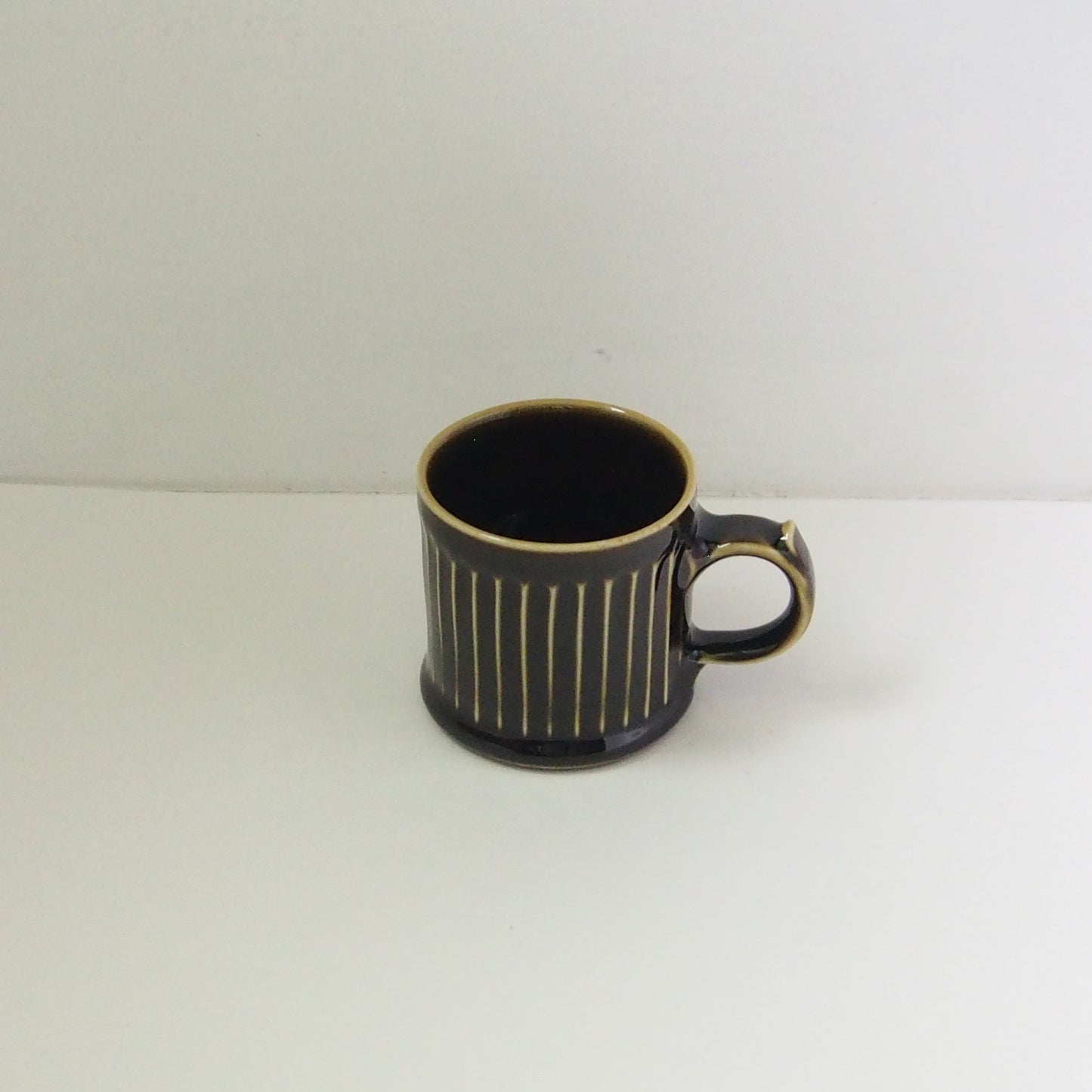 9　茶青磁マグカップ（小） | 横尾聡