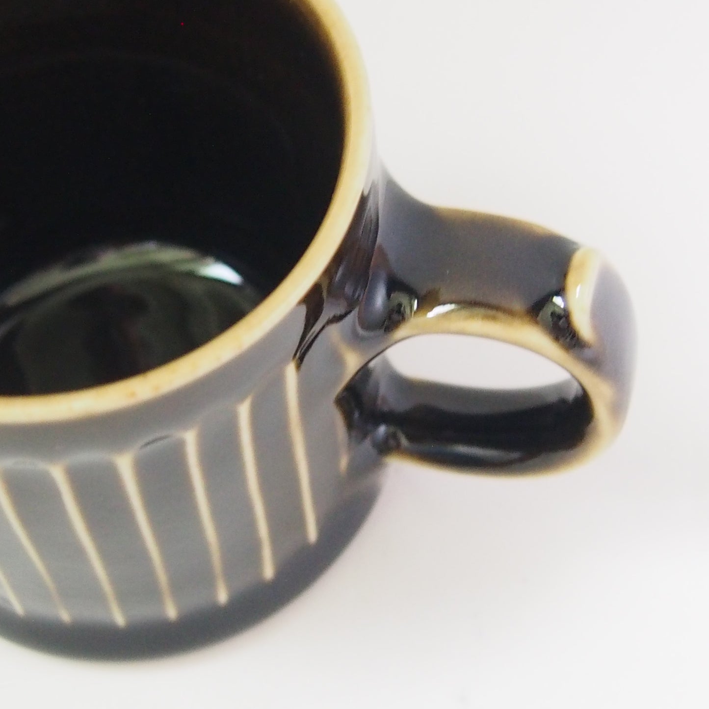 9　茶青磁マグカップ（小） | 横尾聡